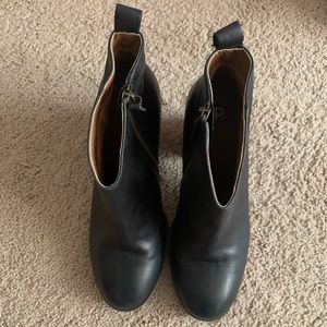 BP 8.5 black ankle booties
